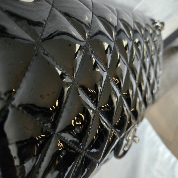 Authentic Chanel Patent Leather Jumbo Double Flap Classic Bag - Picture 5 of 16